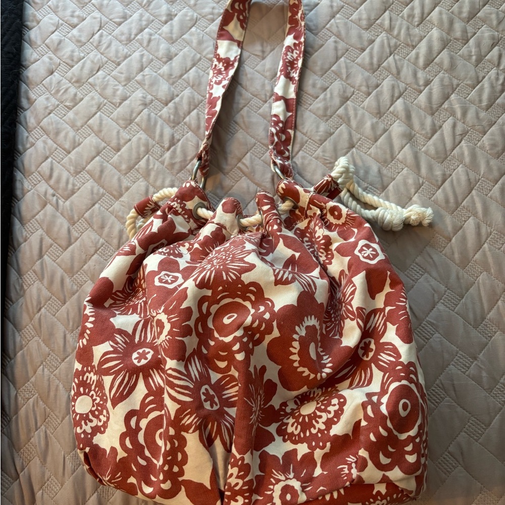 Aeropostale Floral Tote Bag - Red and Cream